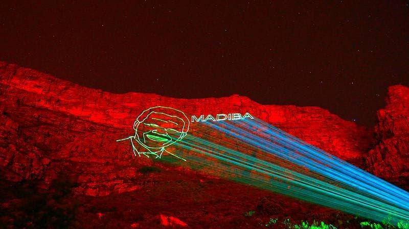Лазерная реклама в воздухе